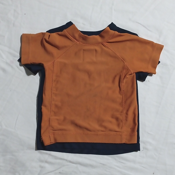 2 Rash Guard Shirts - Picture 3 of 3